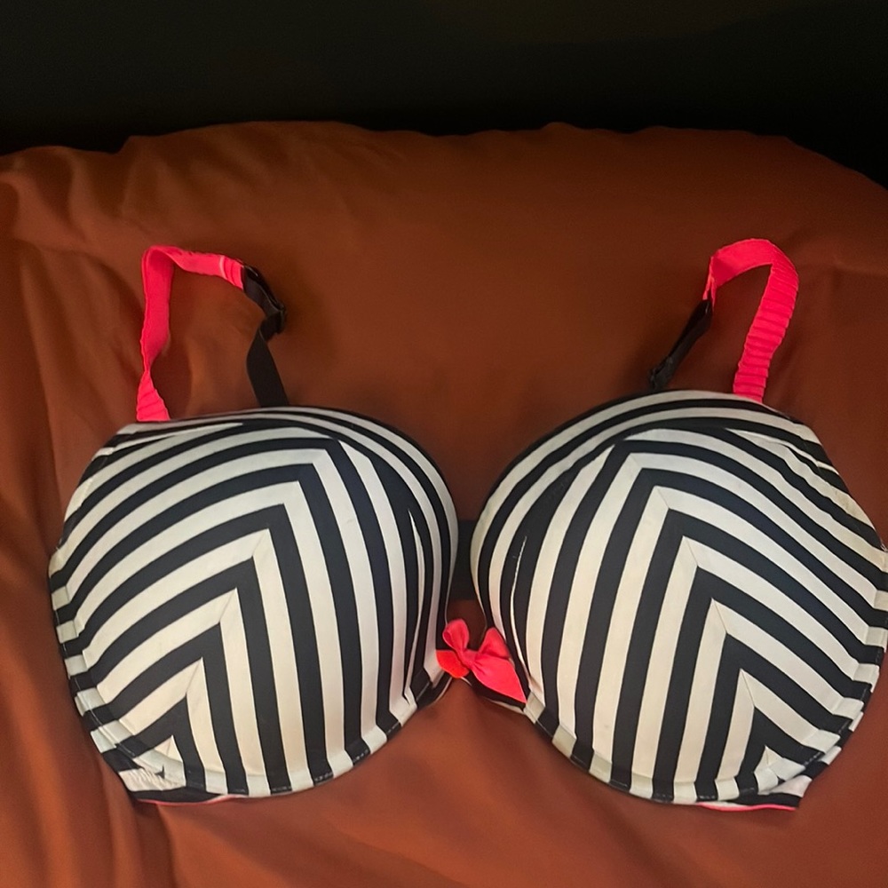 38DD Victoria’s Secret Bra - Very Sexy Push Up